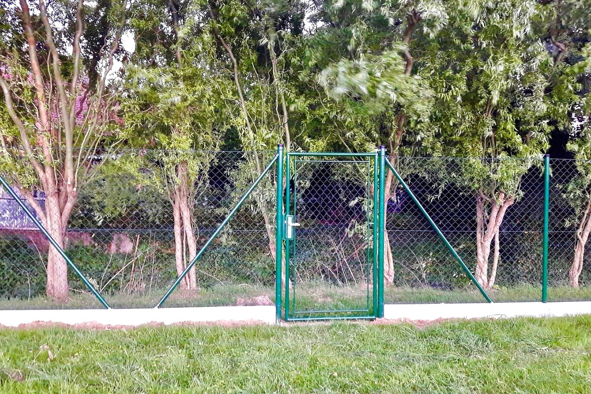 Pletivový plot s brankou v Čelechovicích u Olomouce